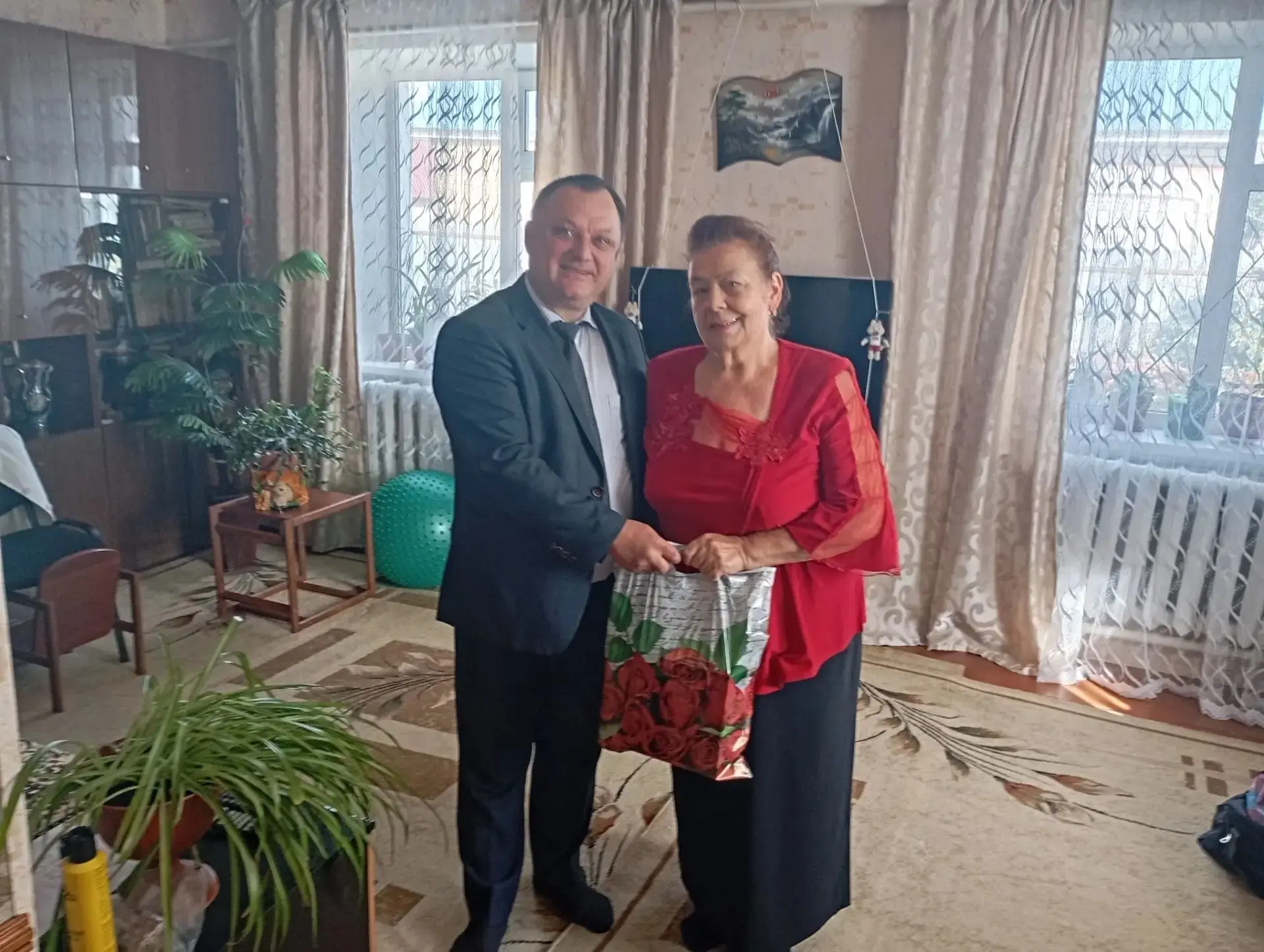 ❤️ «Связь поколений»: в Арском районе поздравили ветеранов ❤️