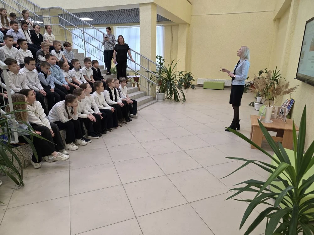 🚔✨Сегодня к нам пришел сотрудник ГАИ УМВД России по г. Магнитогорску Андриянова Т.С., 👮‍♂️ для прове