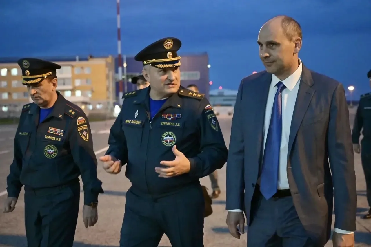 С министром МЧС России Александром Вячеславовичем Куренковым обсудили ликвидацию послед...