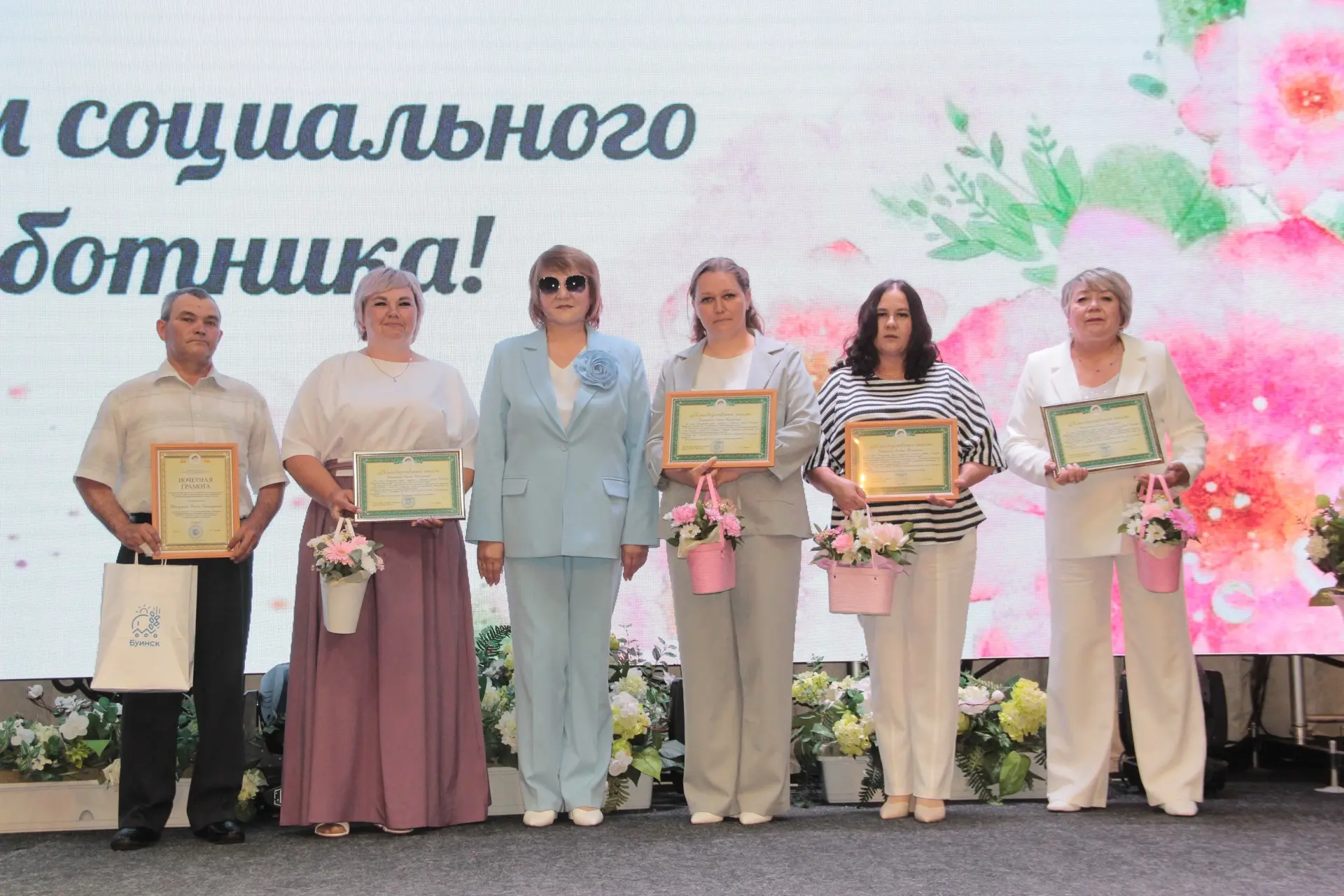 🌟В ЦКР состоялось торжественное мероприятие, посвящённое Дню социального работника.