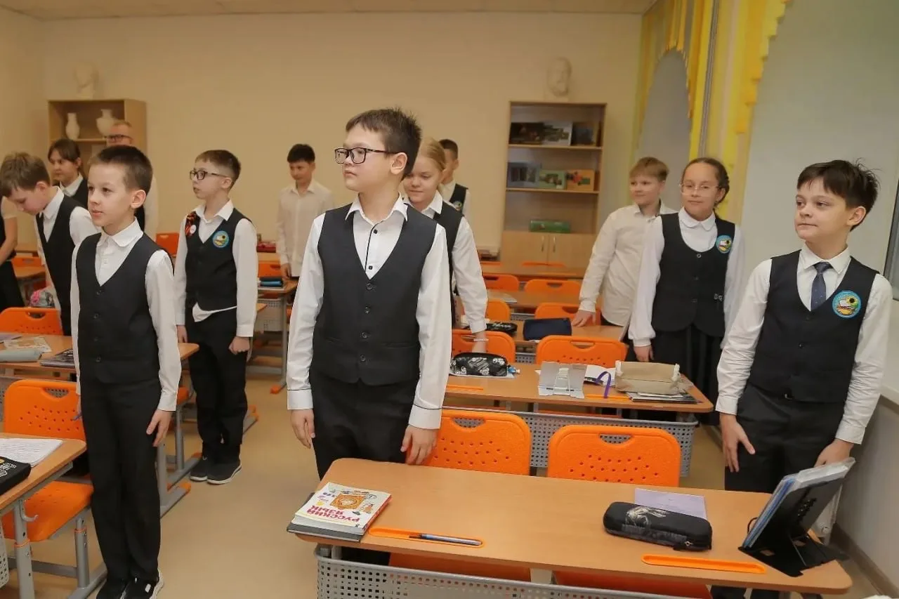 🏫 По народной программе в Стрежевом завершился капитальный ремонт школы №4  Более 800 учеников верну