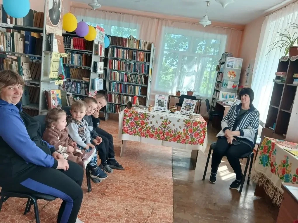 Вчера был проведён час творчества "Волшебная свистулька", посвящённый Дню дудочек и свистелок, котор