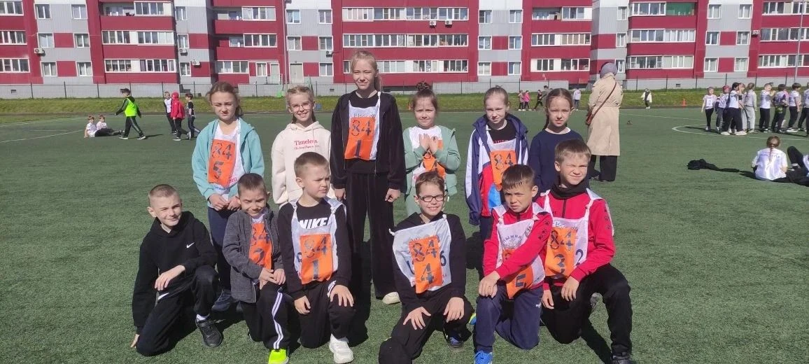 🏃‍♂️🏃‍♀️ НАШИ ВТОРОКЛАШКИ — НА ГОРОДСКОЙ ЭСТАФЕТЕ! 🥇Команда нашей школы приняла участие в городск