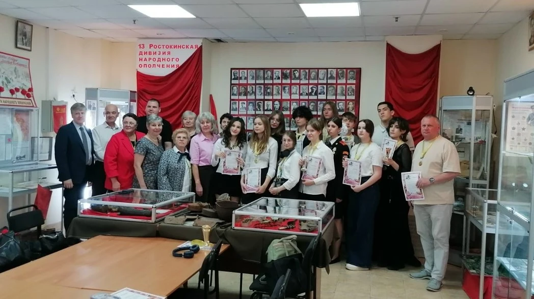 В школьном музее прошла церемония награждения победителей конкурса «Они учили детей жить»

В школе №