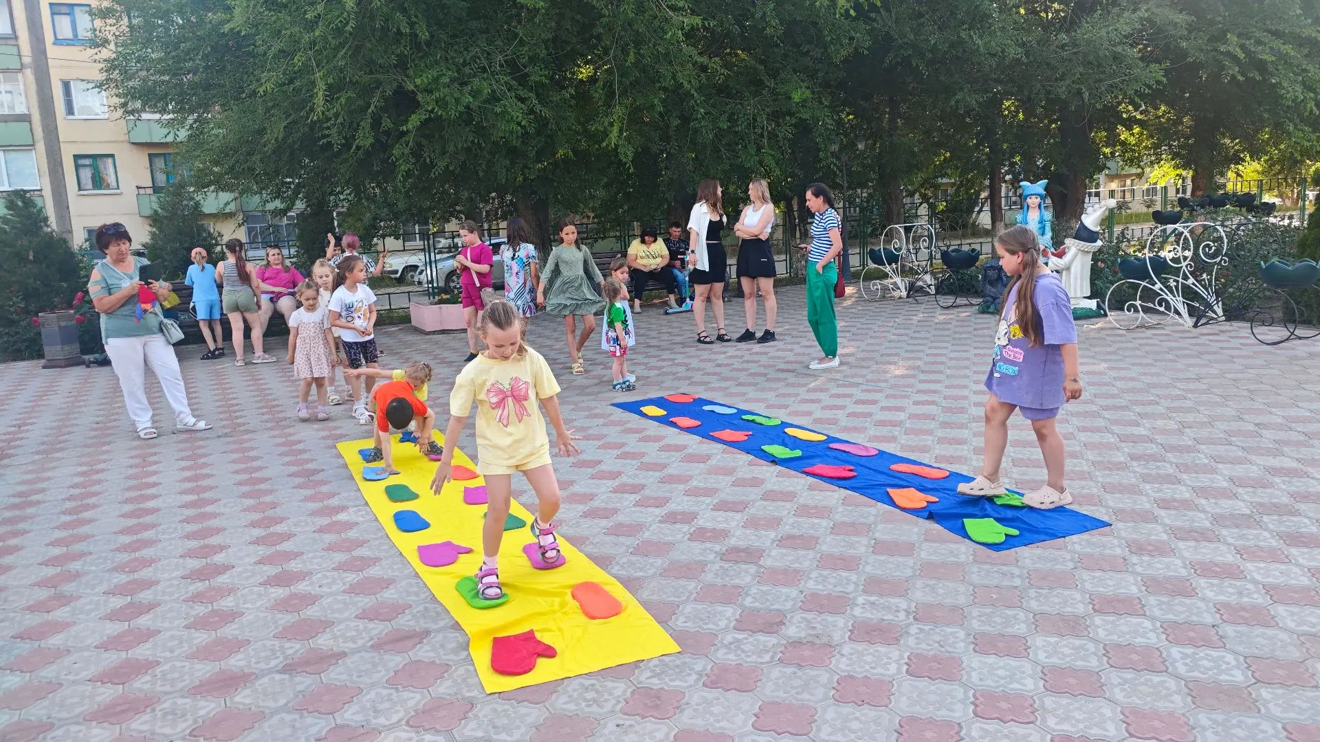 ✨ Волшебный день для детей в парке «Золотой ключик»: вчера работники Жирновского районного дома куль