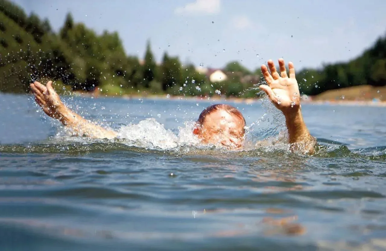 Уважаемые родители!
никогда не оставляйте детей без присмотра одних у воды;не сводите глаз с ребёнка