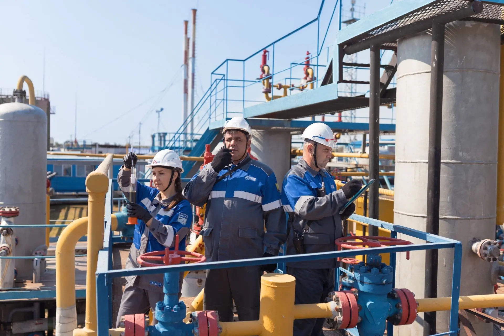 В преддверии Дня работников нефтяной и газовой промышленности поздравления принимают Пр...