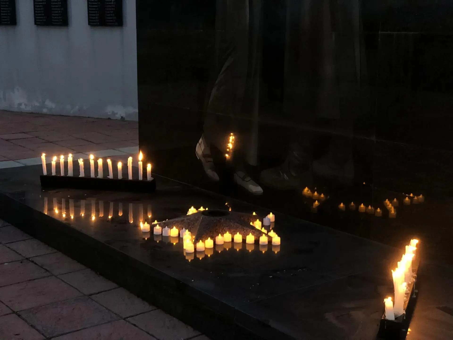 🕯АКЦИЯ «СВЕЧА ПАМЯТИ»

Вечером 21 июня учащиеся и педагоги Красулинской школы приняли участие в акц