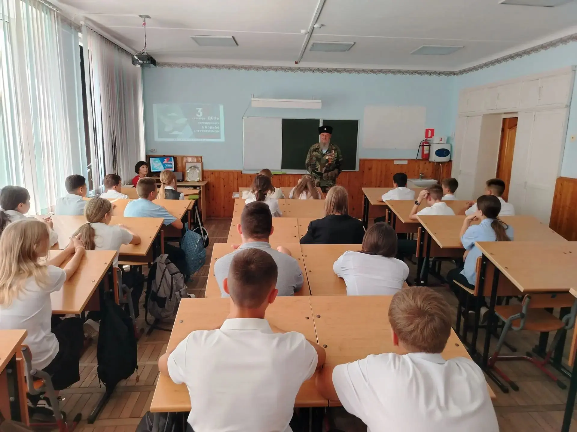 Сегодня в нашей школе прошли «Уроки мужества», приуроченные ко Дню солидарности в борьб...