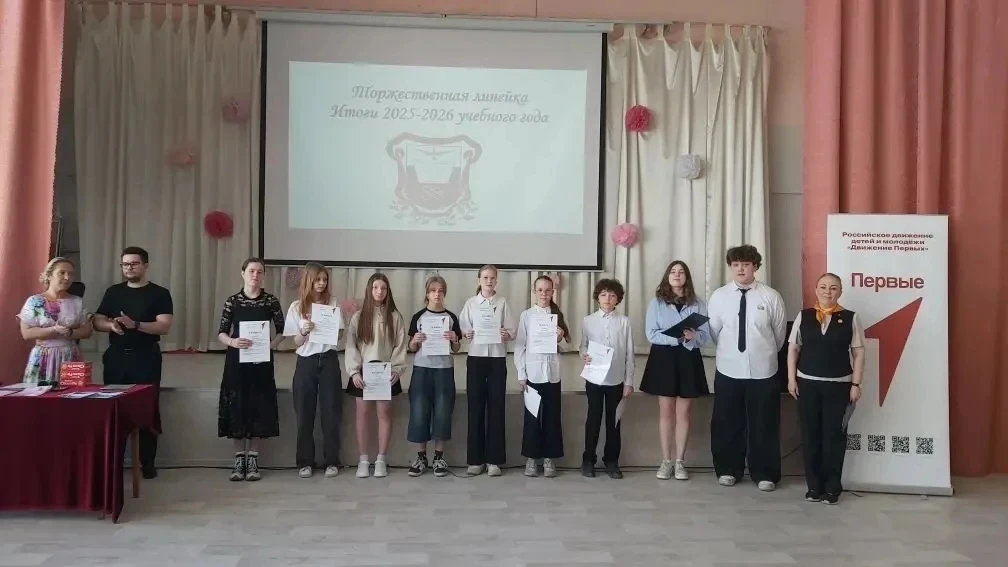 🎓 Итоговые торжественные линейки в лицее: год достижений и новых побед!  В лицее в корпусе "А" прошл