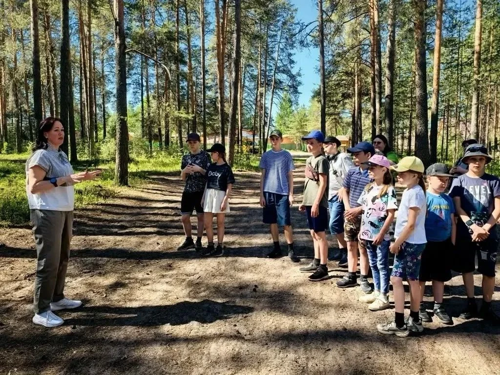 🤗🌲 Сотрудники Шенкурского лесничества провели экоурок для школьников

Воспитанники пришкольного ла