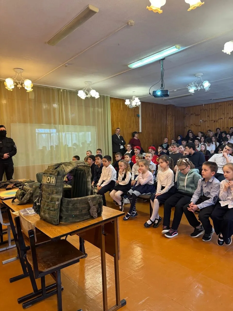 МБОУ "СОШ №1" (структурное подразделение с. Мишутино)  Сегодня в нашей школе  состоялся урок мужеств