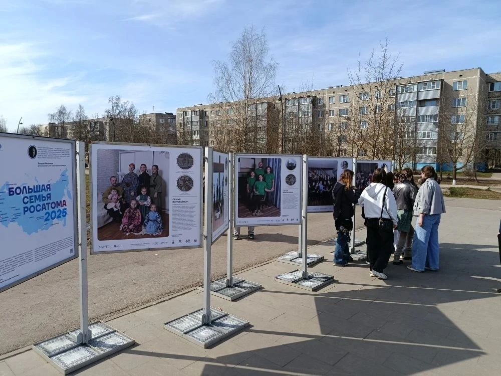 🇷🇺 Связь поколений начинается здесь. Наши семиклассники посетили уникальную выставку «Большая семья 