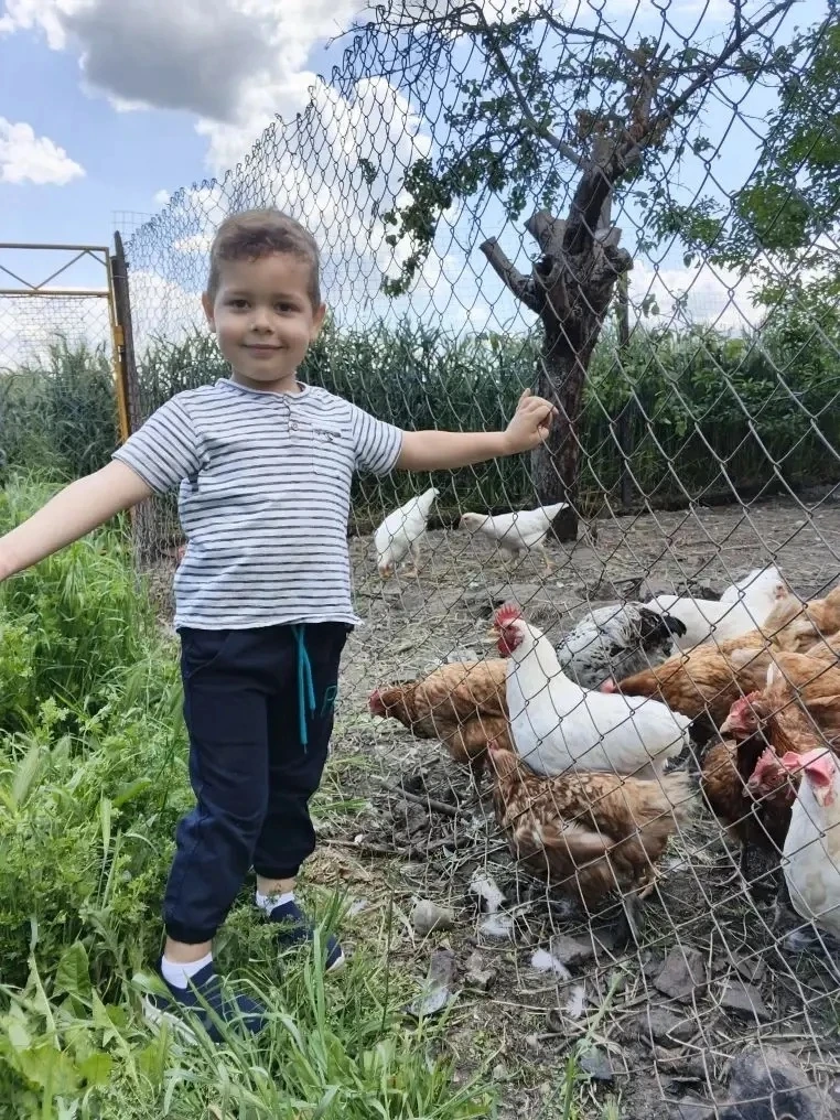 🌞***Лето Паши — с пользой и настоящими делами***🌞

Воспитанник дошкольной группы нашей школы-интер