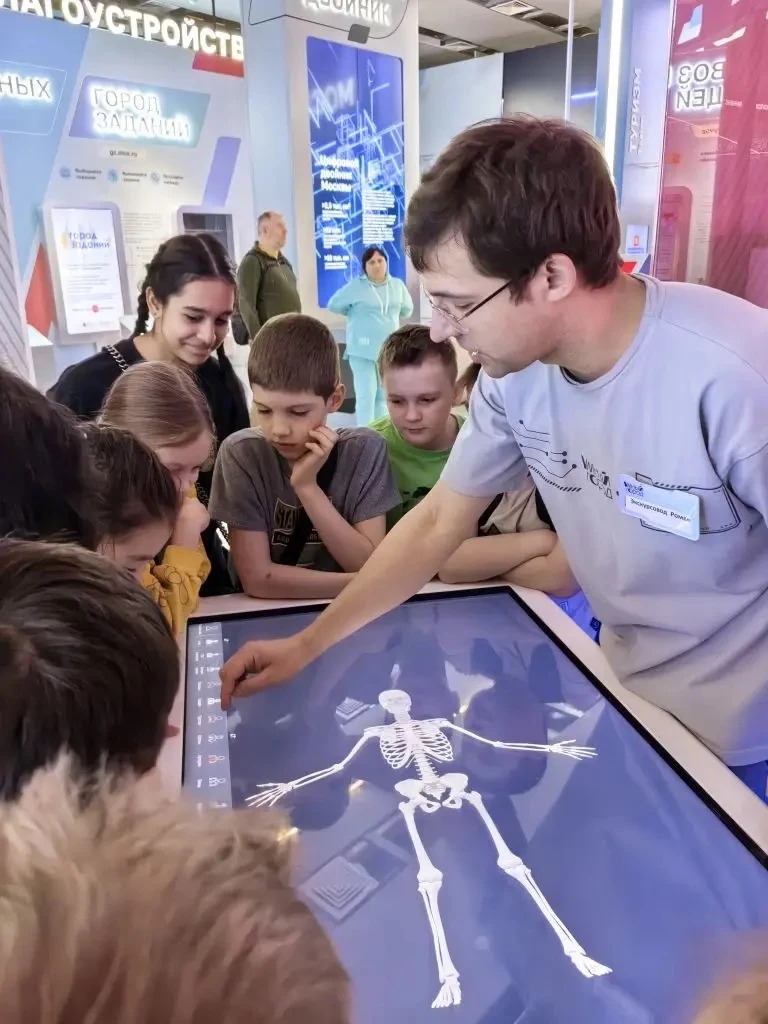 Не урок, а приключение! Как 3 «Д» покорил «Умный город»🚀  Вчера наш 3«Д» совершил прыжок в будущее! 