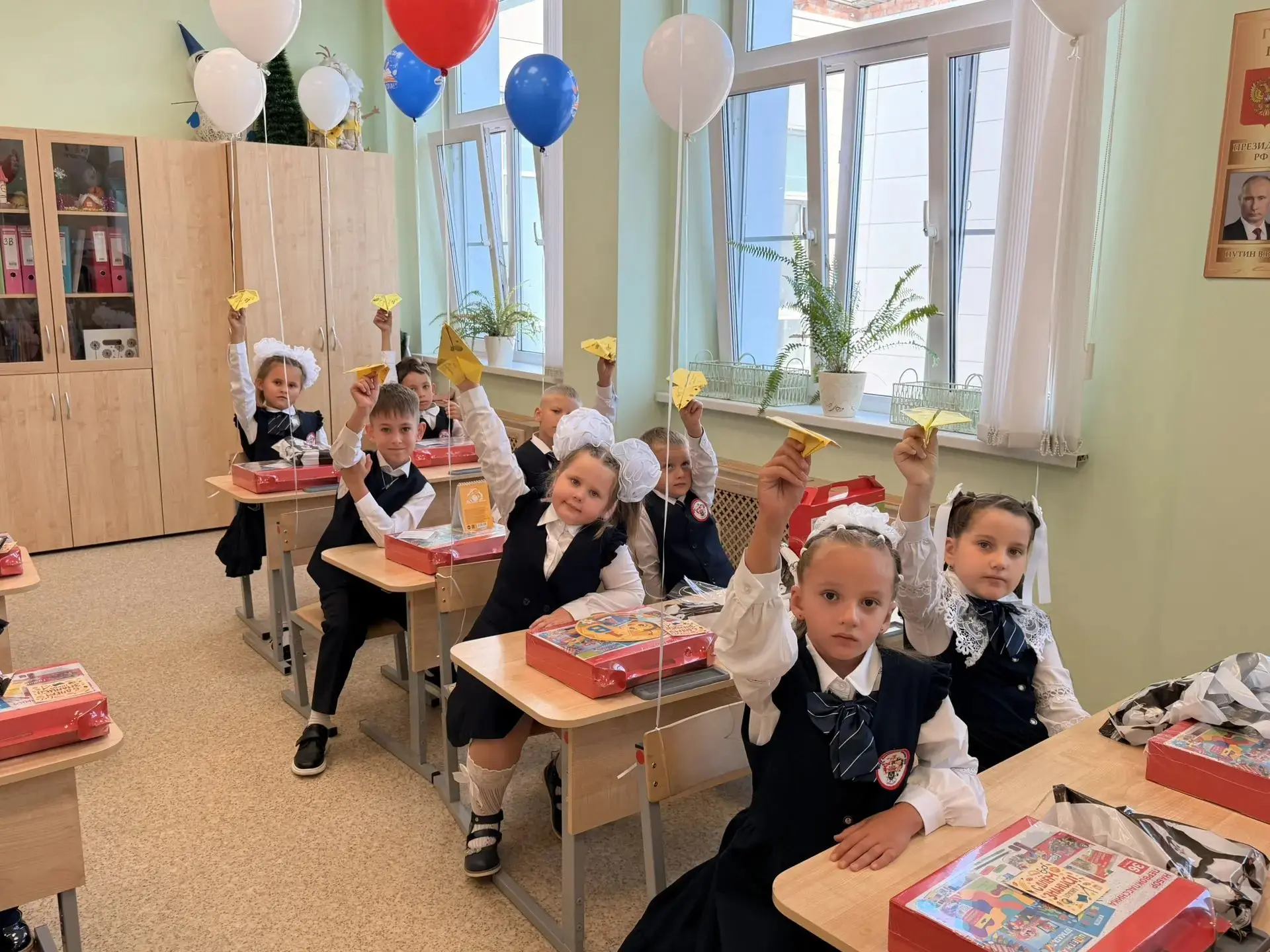 💛Традиционно в День Знаний наша школа участвует во Всероссийской акции «Самолётик буду...
