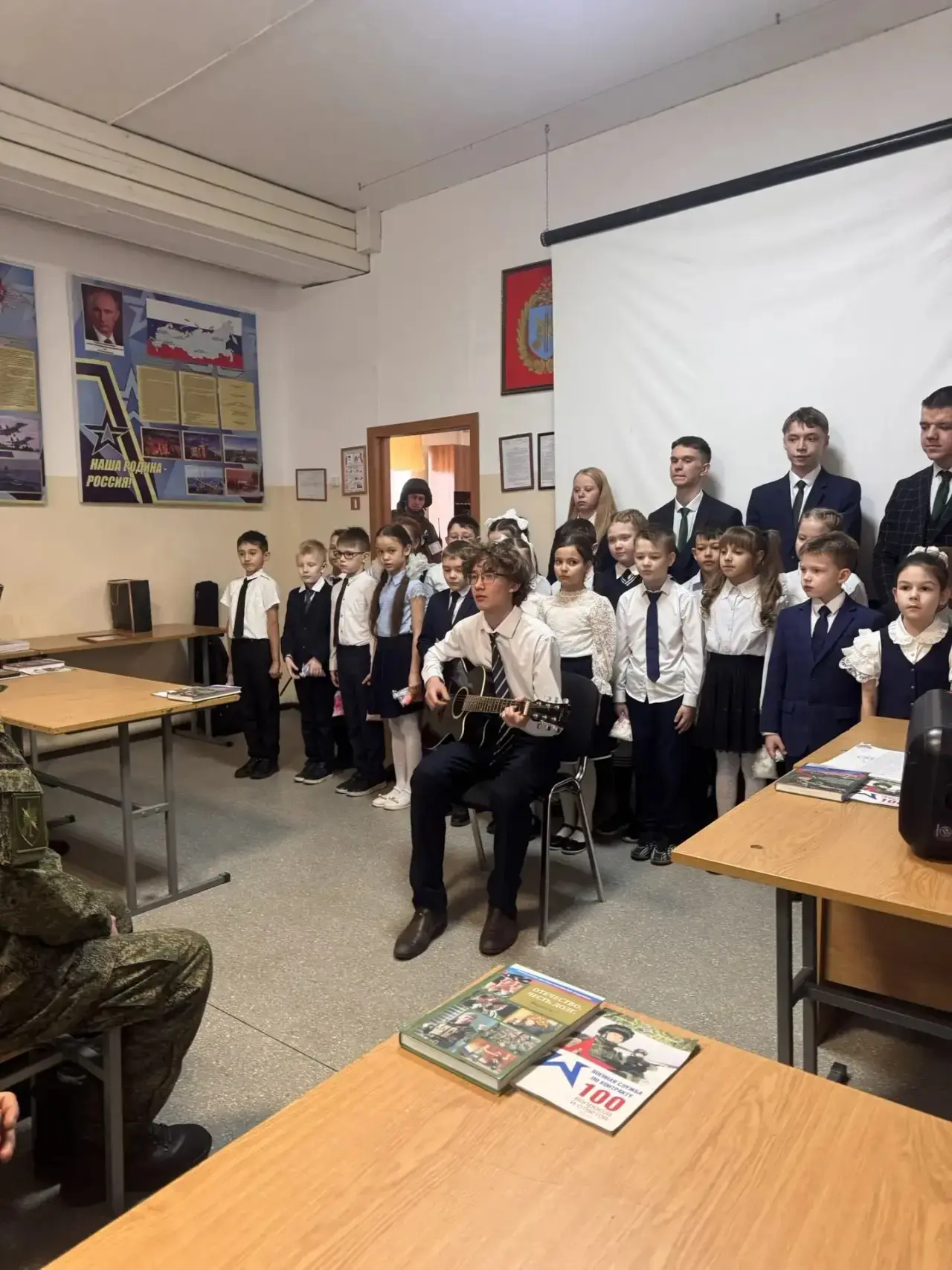 ✨ Сегодня Юные орлята  2 д класса и ученики 10 класса МАОО СОШ №1 с. Смоленка посетили воинскую част