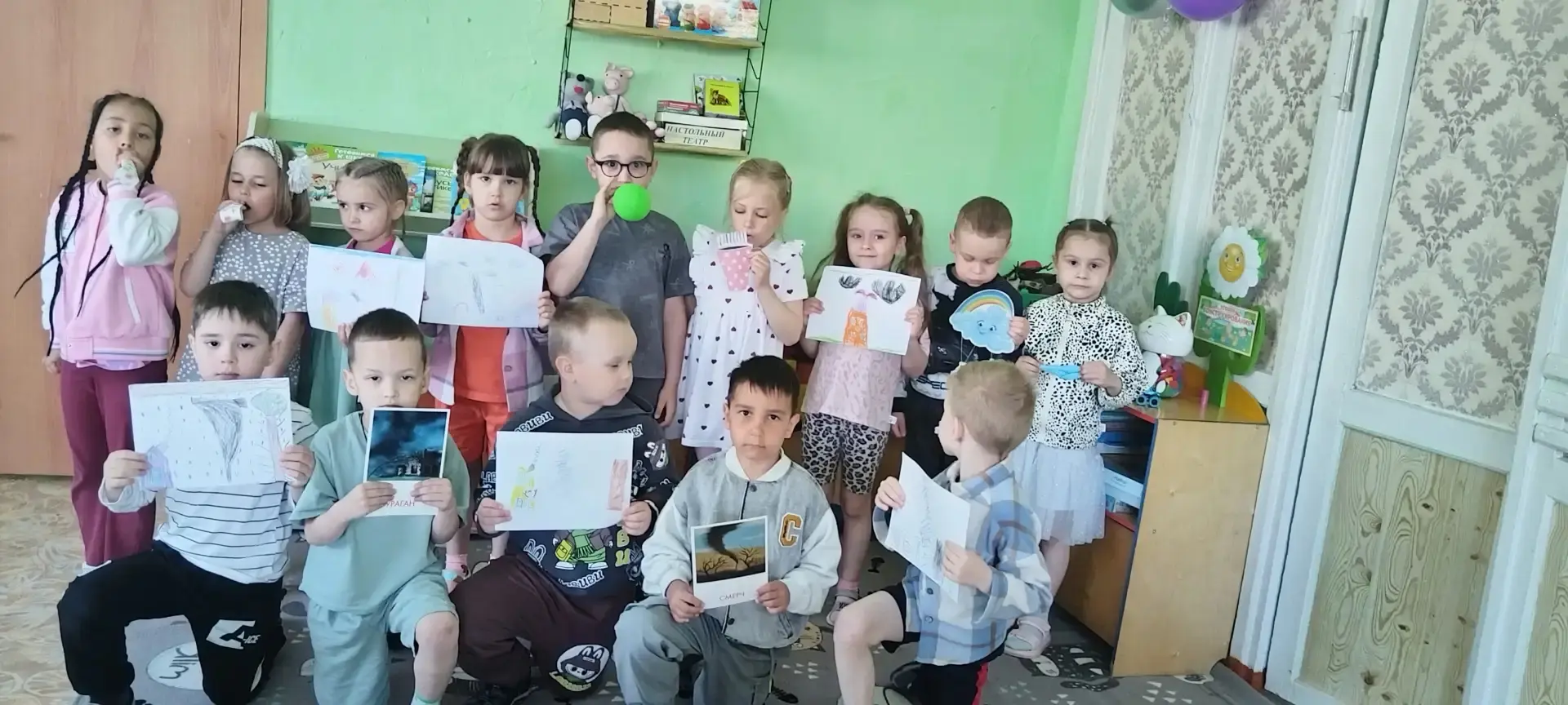 Лето - пора многих интересных открытий на свежем воздухе.

 Вот и сегодня в 1 старшей группе МАДОУ д