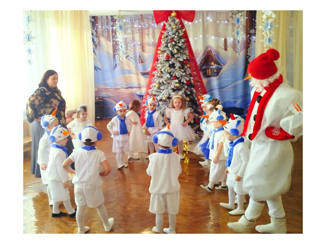 25.12.2025 состоялся Новогодний праздник для ребят младшей группы. Сказочные гости закр...
