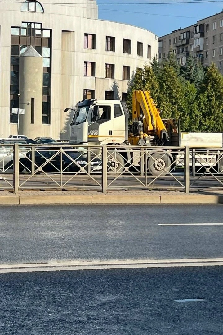 На Дыбенко/Двльневочточном ДТП в левом ряду.