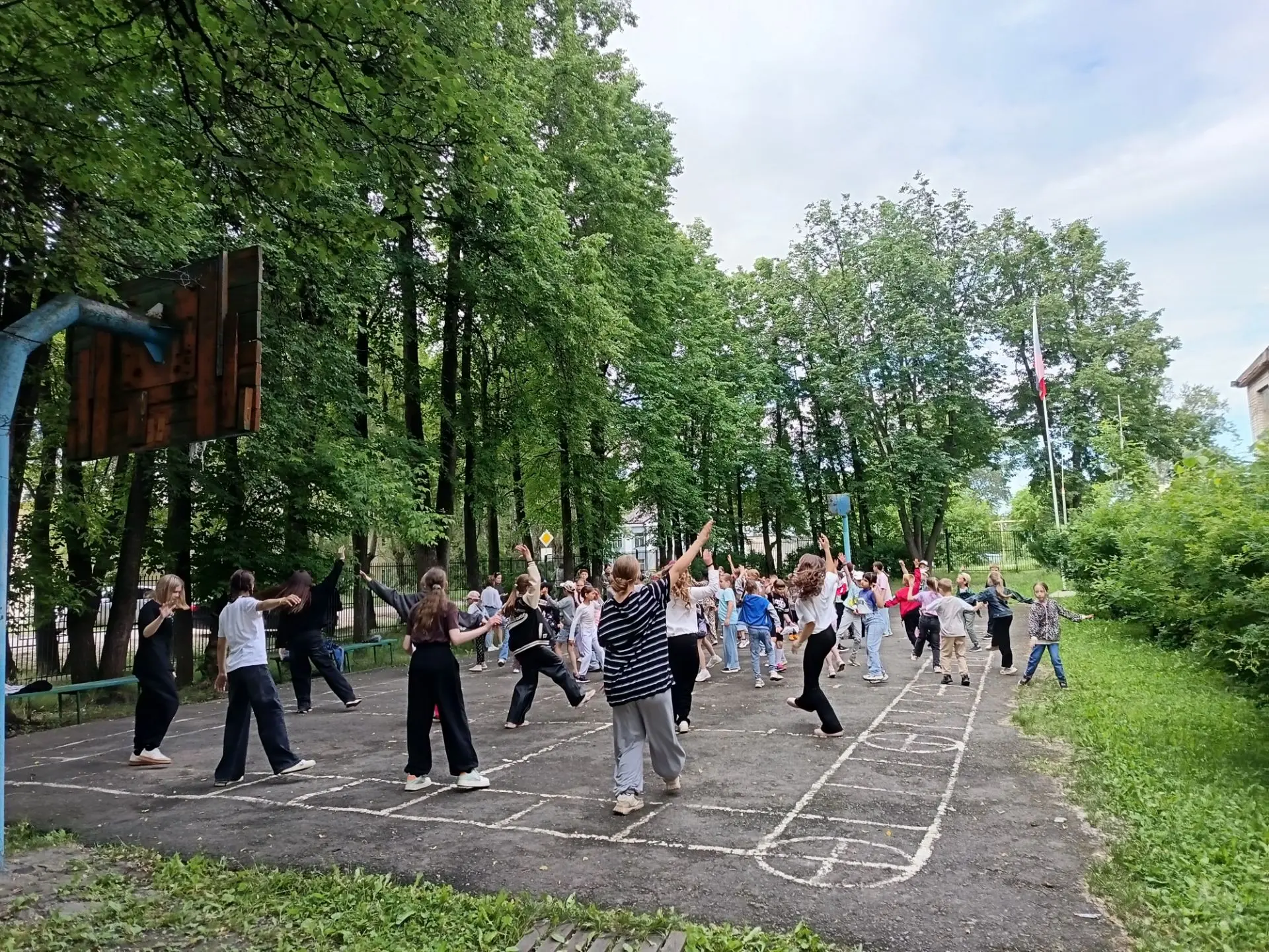 🌞 Ещё один день в лагере «Солнышко»!🌞

Сегодняшнее утро началось с бодрой и активной зарядки, кото