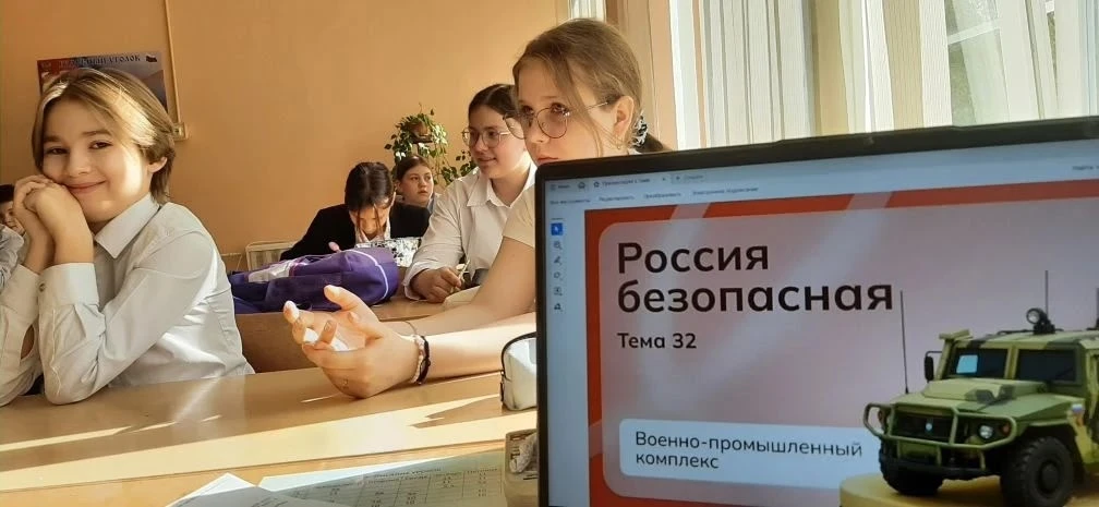 🇷🇺 Россия безопасная  В преддверии великого праздника Дня Победы профориентационный курс "Россия - м