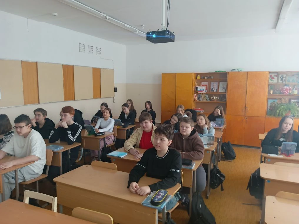‎🇷🇺 Русская весна в наших сердцах: о Крыме и Севастополе ‎ ‎Мы продолжаем знакомить школу с событиям