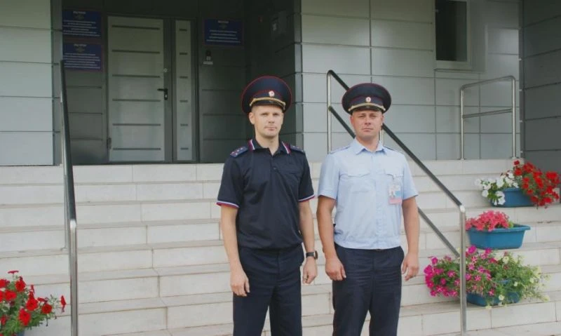 Сотрудники новгородской Госавтоинспекции помогли пожилому водителю, потерявшему сознание