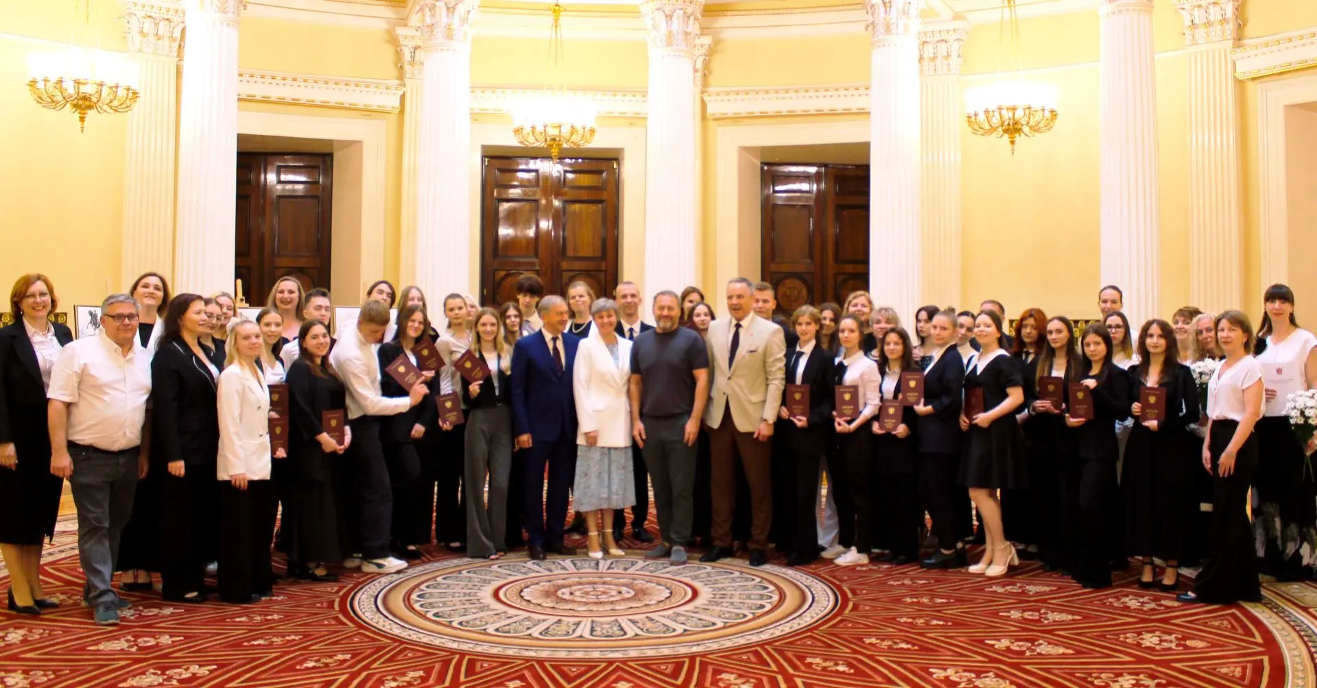 Ученический и педагогический коллективы СПБ ГБП ОУ "Колледж "Красносельский" выражает благодарность 