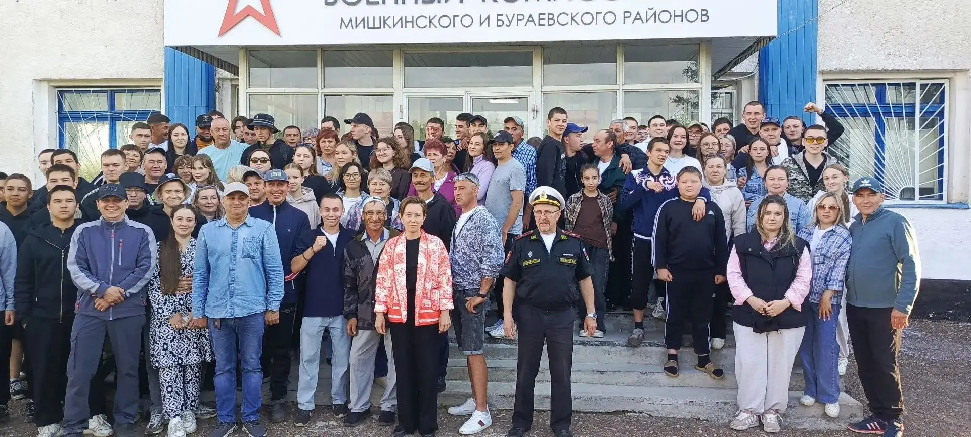 В Мишкинском районе продолжаются проводы призывников на срочную службу.

За июнь мы проводили ребят 