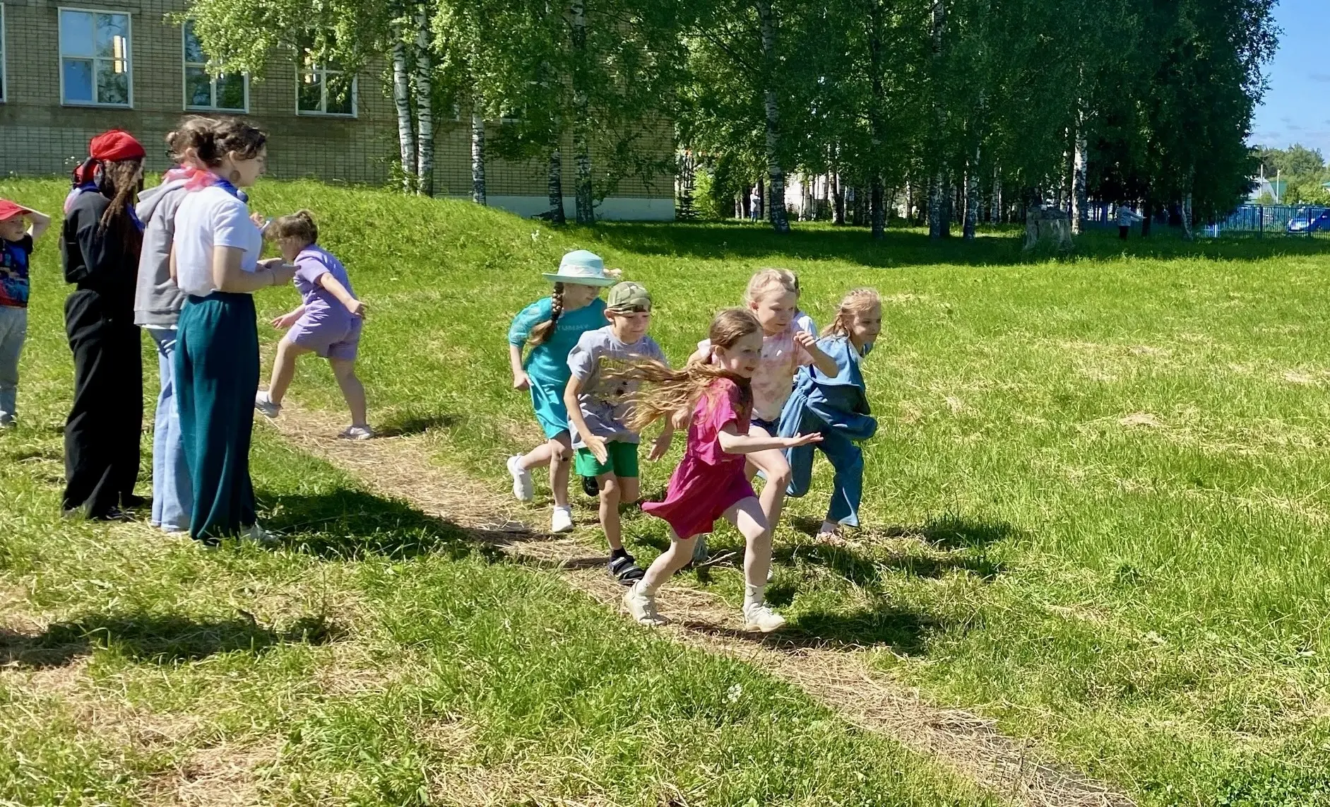 ☀️ Ещё один яркий и насыщенный день прошёл в нашем летнем лагере «Содружество Орлят России»!

С само