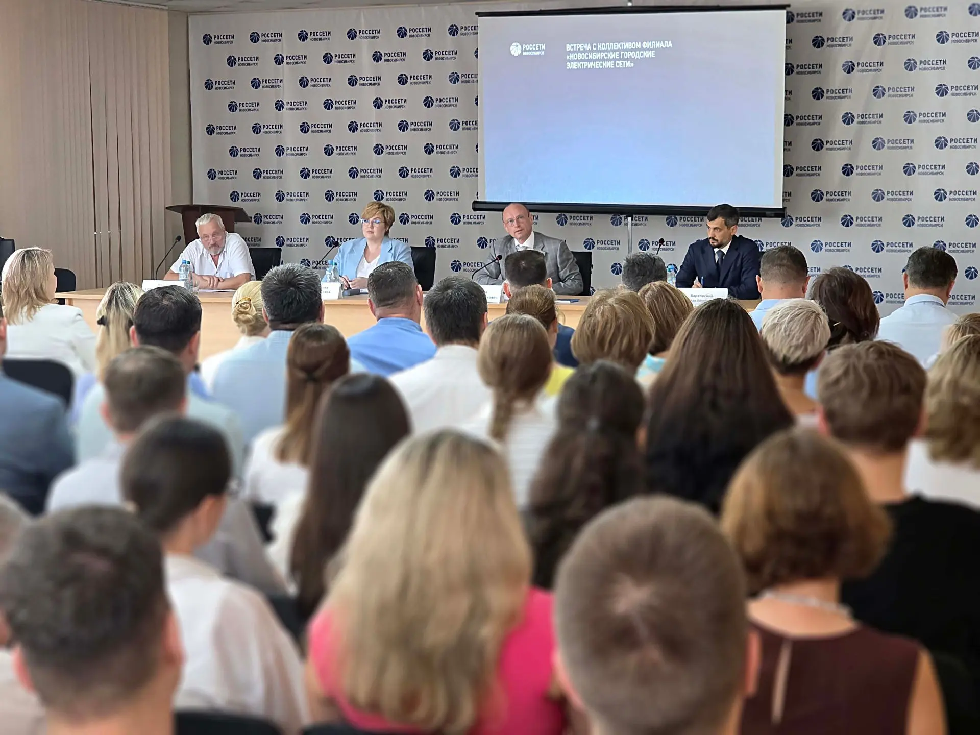На расширенном совещании «Россети Новосибирск» обсудили подготовку к зиме и определили лучший филиал