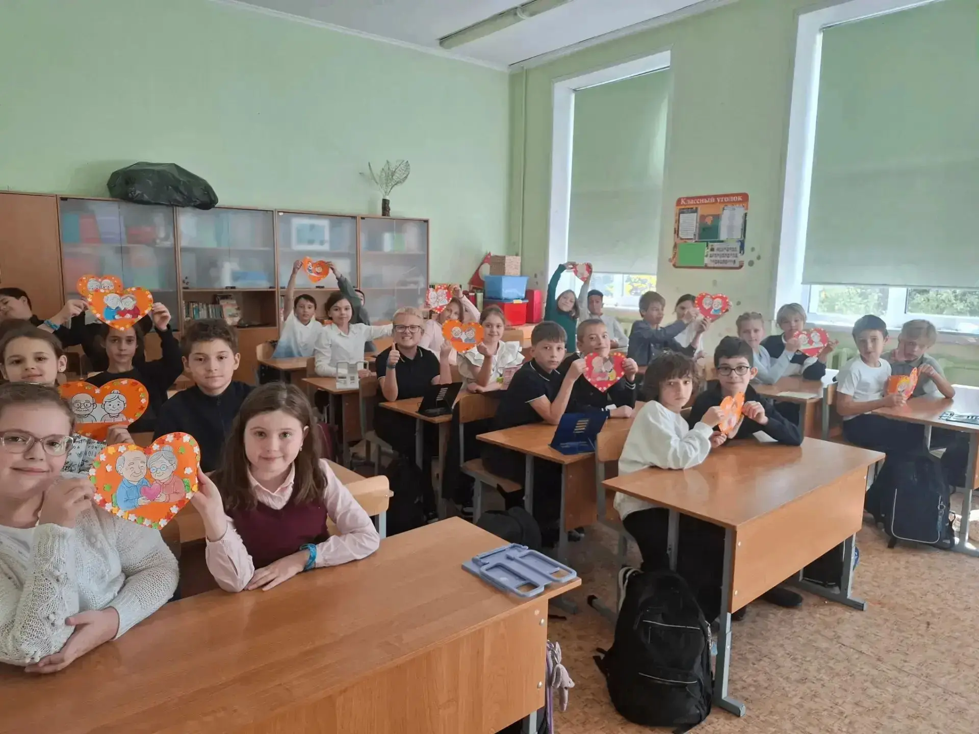 ❤️ 🍁День, наполненный теплом: волонтёры и младшие школьники в гостях у старшего поколения