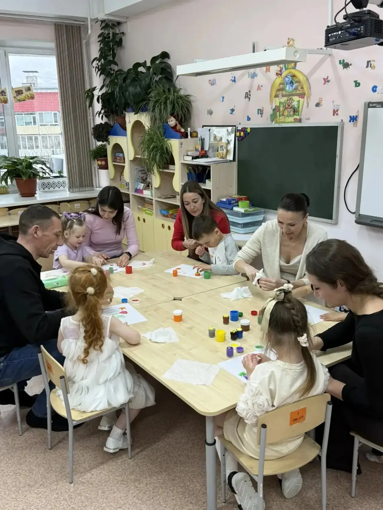 Игротренинг в группе «Вишенки»: развиваем речь через пальчиковые игры