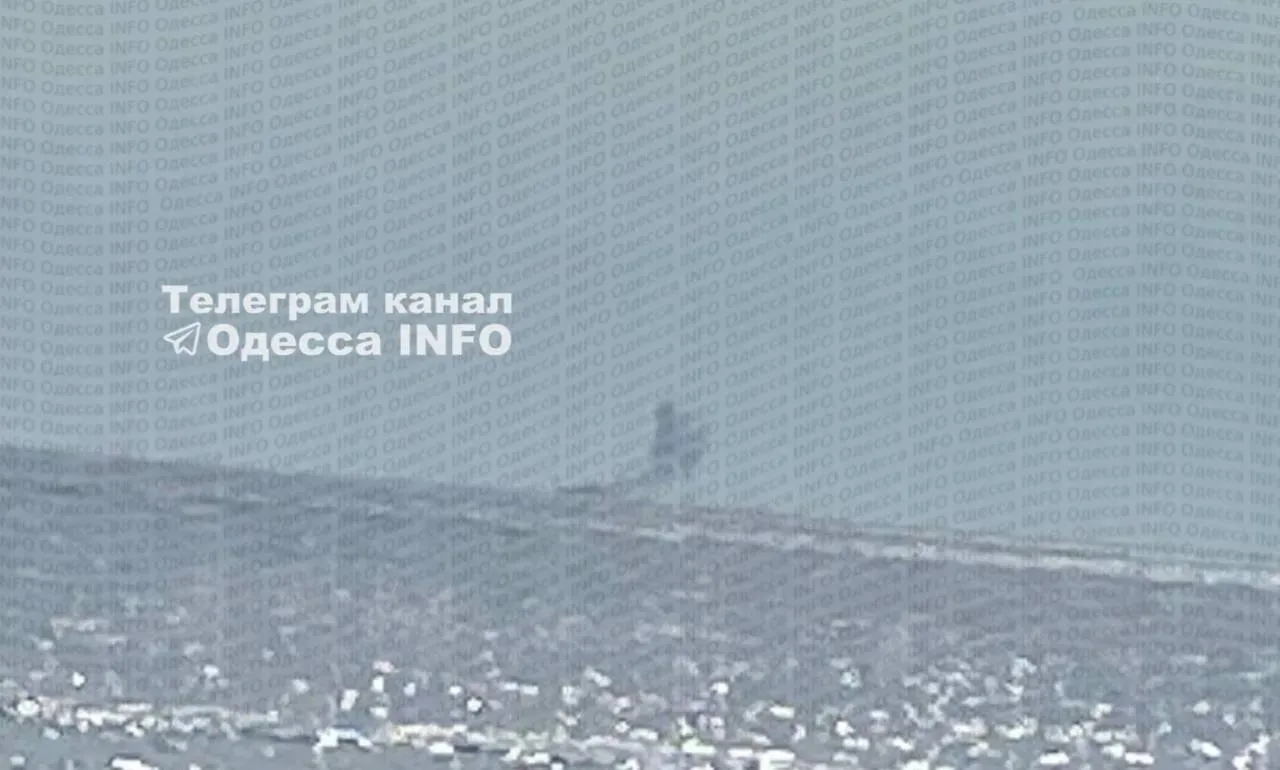 ‼️🔥🇷🇺🇺🇦Армия России продолжает уничтожать грузовой флот и порты Одессы

▪️Сегодня утром Российс