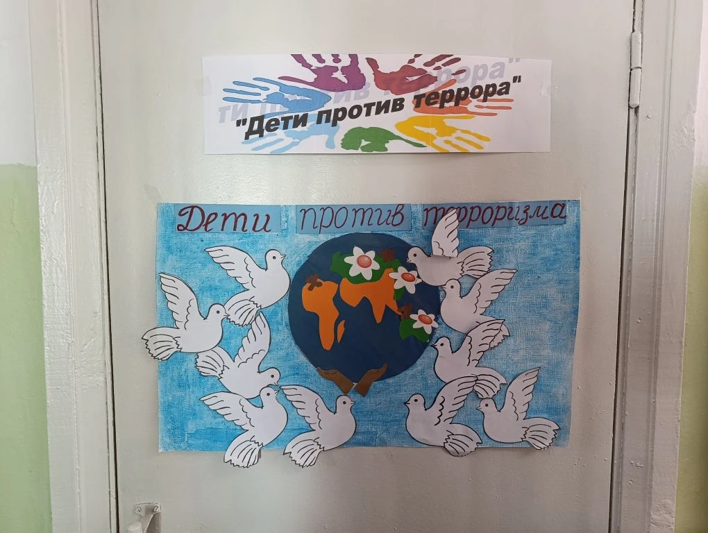 Сегодня в Ботиевском детском саду прошла выставка рисунков «Дети против террора», объед...
