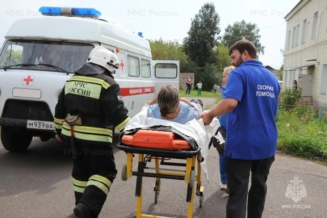 ❗️14 выездов за сутки на помощь населению   За прошедшие сутки орловские пожарно-спасательные подраз