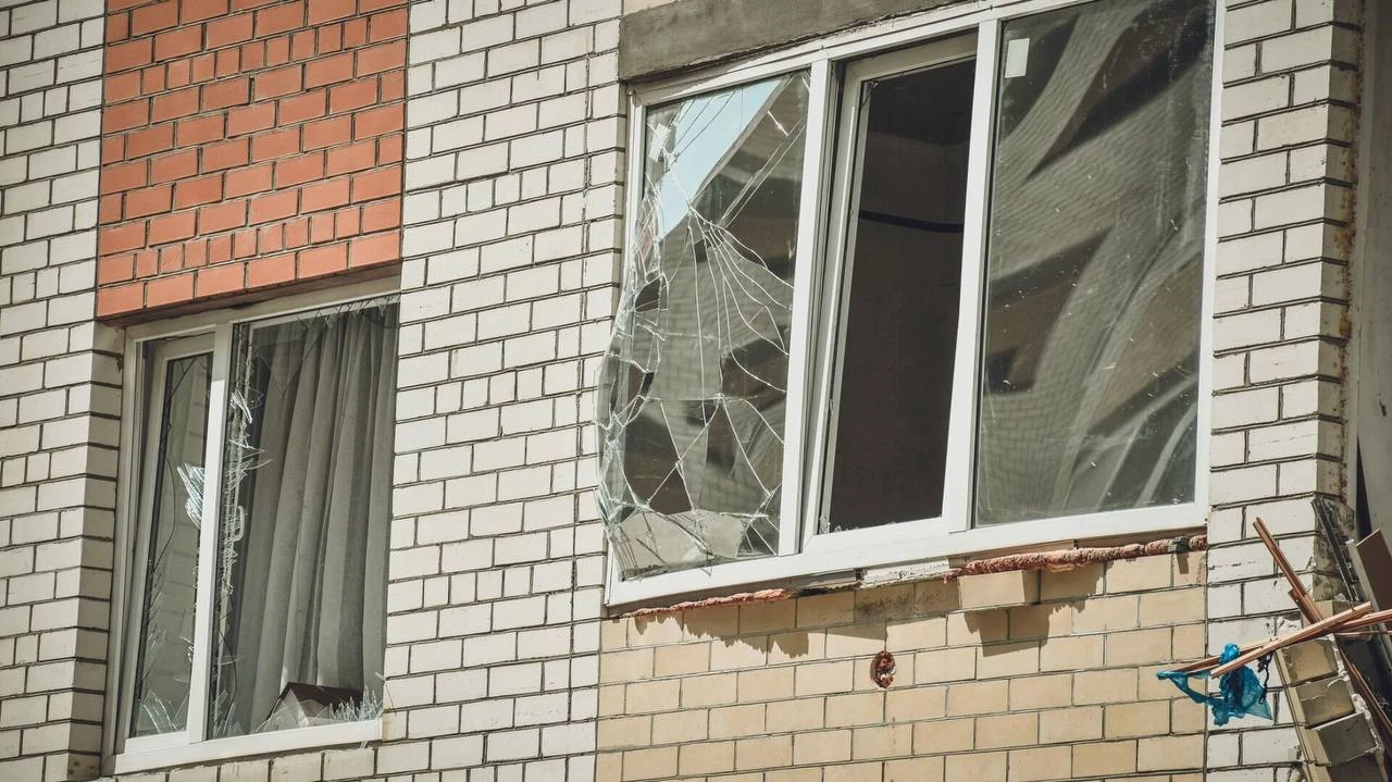 ❗️«Где наши окна?» Жители домов в центре Белгорода ждут ремонта после атак БПЛА.