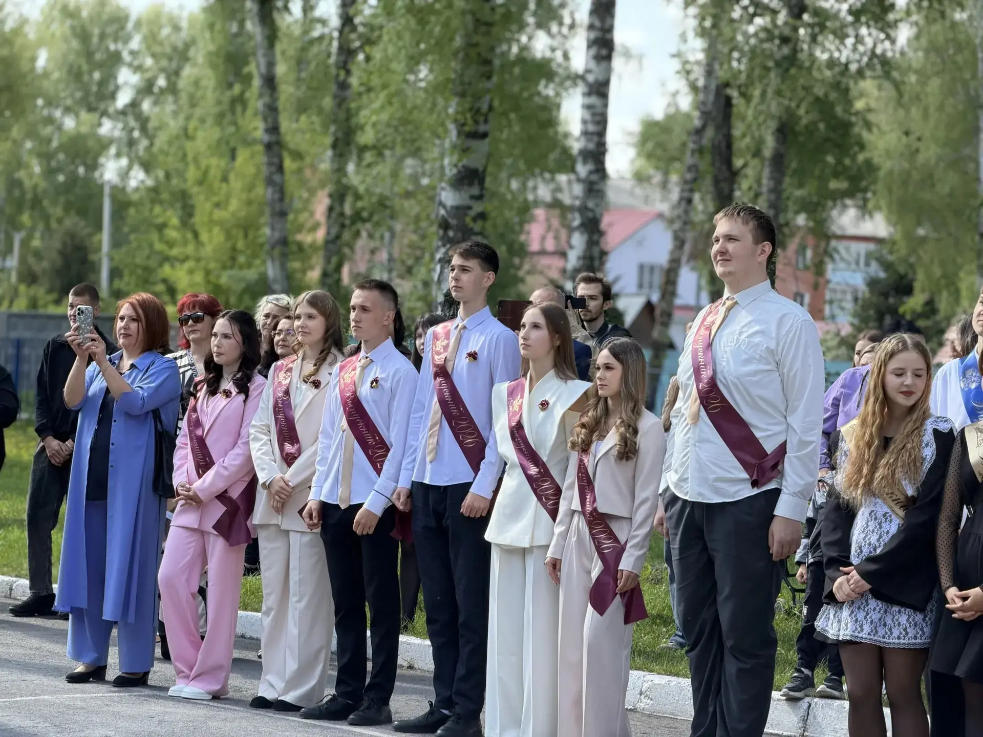 ✨🎒Сегодня наши девятиклассники и одиннадцатиклассники услышали свой последний школьный звонок…🔔

�
