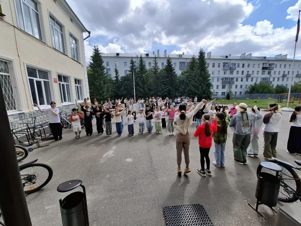 Новый день в пришкольном лагере!
После завтрака состоялся концерт «Лето-2026» 🥳!
Ребята показали не