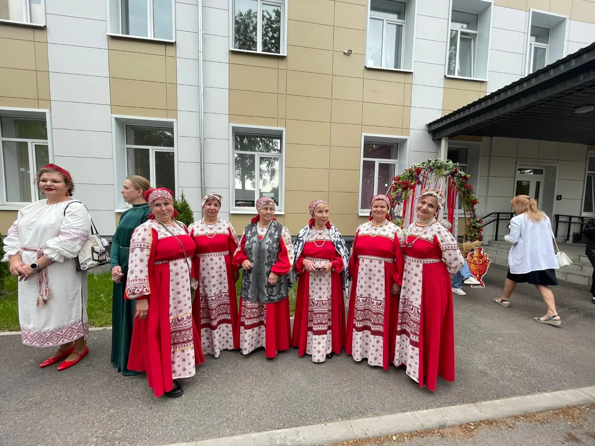 «Журавушка» в вихре «Хоровода дружбы»! ✨🎶

11 июня наш ансамбль «Журавушка» (клуб «Деревенские жизн