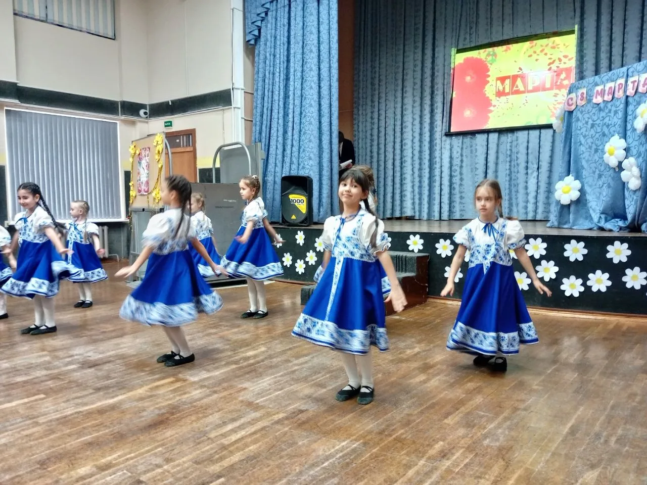 🌸 С любовью и благодарностью – праздничный концерт ко дню 8 Марта в нашей школе! 🌸  Сегодня в нашей 