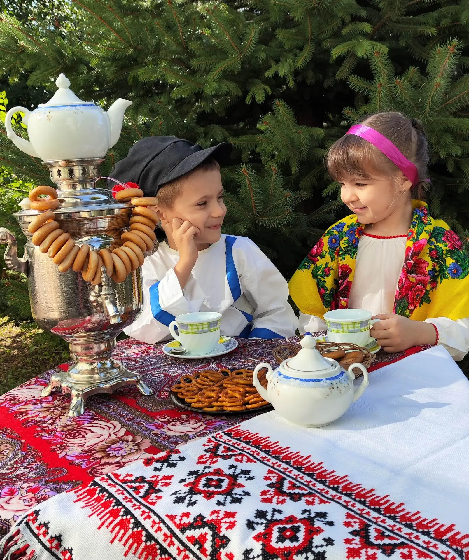 Сегодня, 17 августа, в России отмечают День самовара! 🎉 А вы знали, что самовар — это ...
