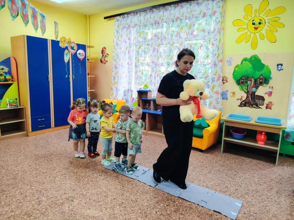 Сегодня в группе раннего возраста «Утята» прошло весёлое и активное физкультурное занят...