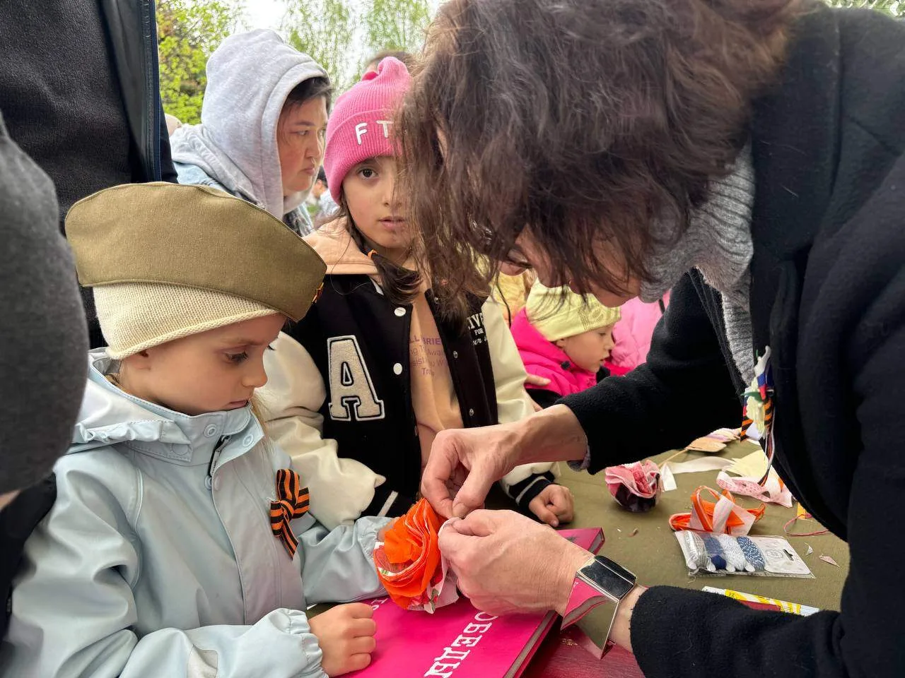 Музеи нашей школы стали частью праздника в парке района Южное Бутово!  💫 В дни празднования Великой 