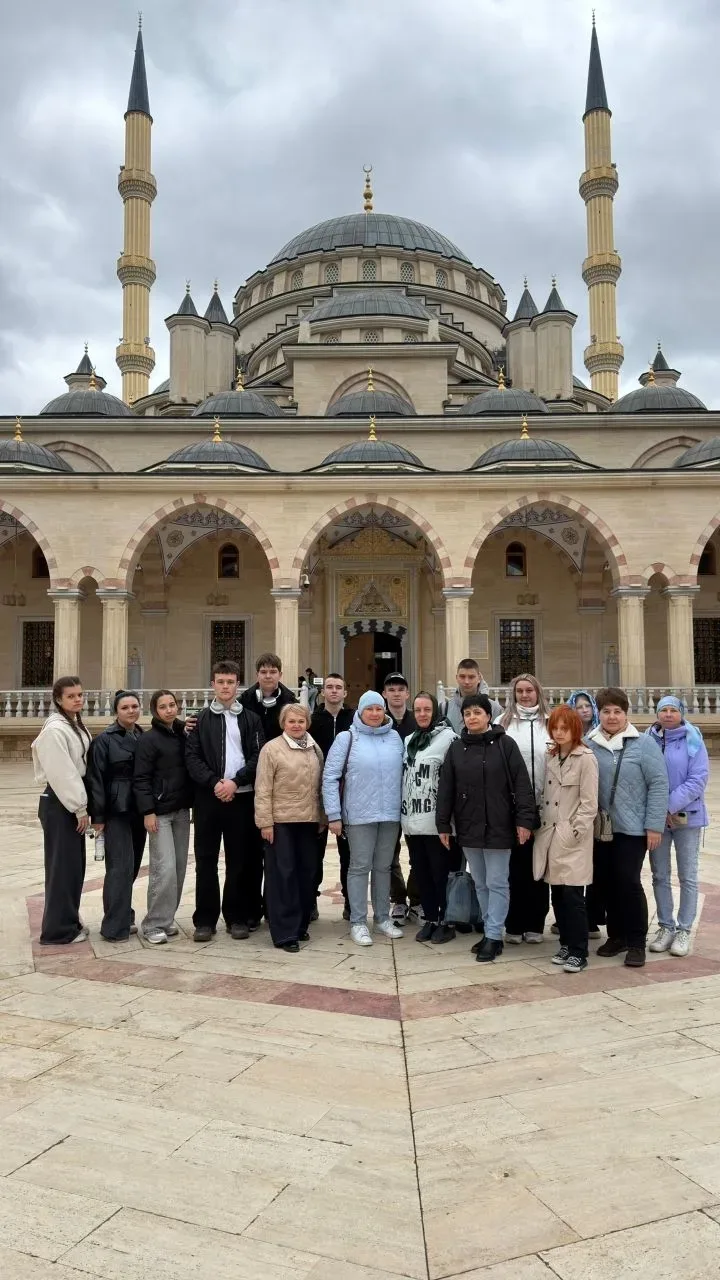 Ученики 8‑го и 9‑го классов совершили познавательную поездку в город Грозный. В ходе экскурсии ребят
