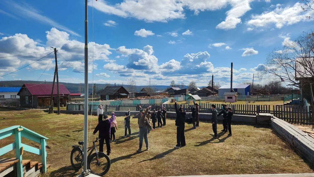 Наши утренние зарядки в школе под девизом «Начни утро с победы - победы над собой! ».