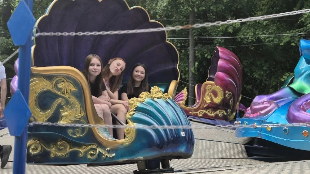 🎡Учебный год для учеников 7 «А» завершился ярким событием — они отправились в Молодёжн...