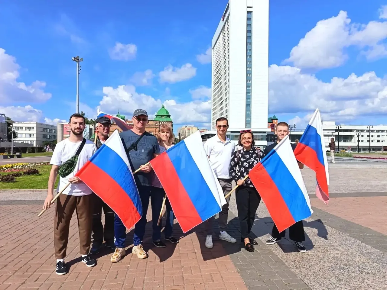 22 августа на площади Ленина прошло мероприятие, посвящённое Дню Государственного флага...