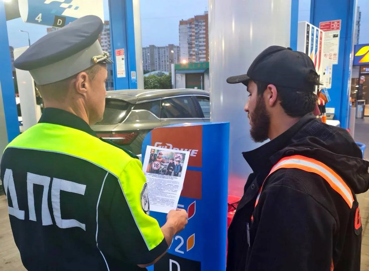 ❗️В Красногорске начали проверять соблюдение запрета на продажу топлива несовершеннолетним.

Сотрудн
